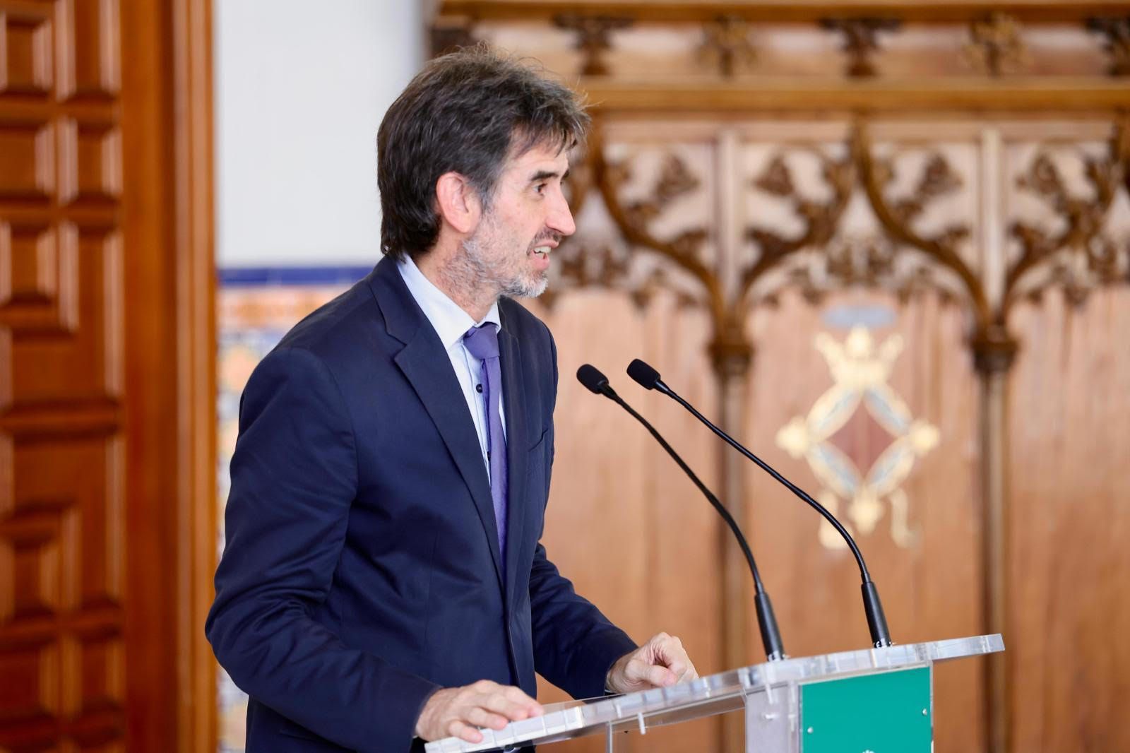FOTOS | Las falleras mayores de Valencia se reúnen en el Palacio de la Exposición