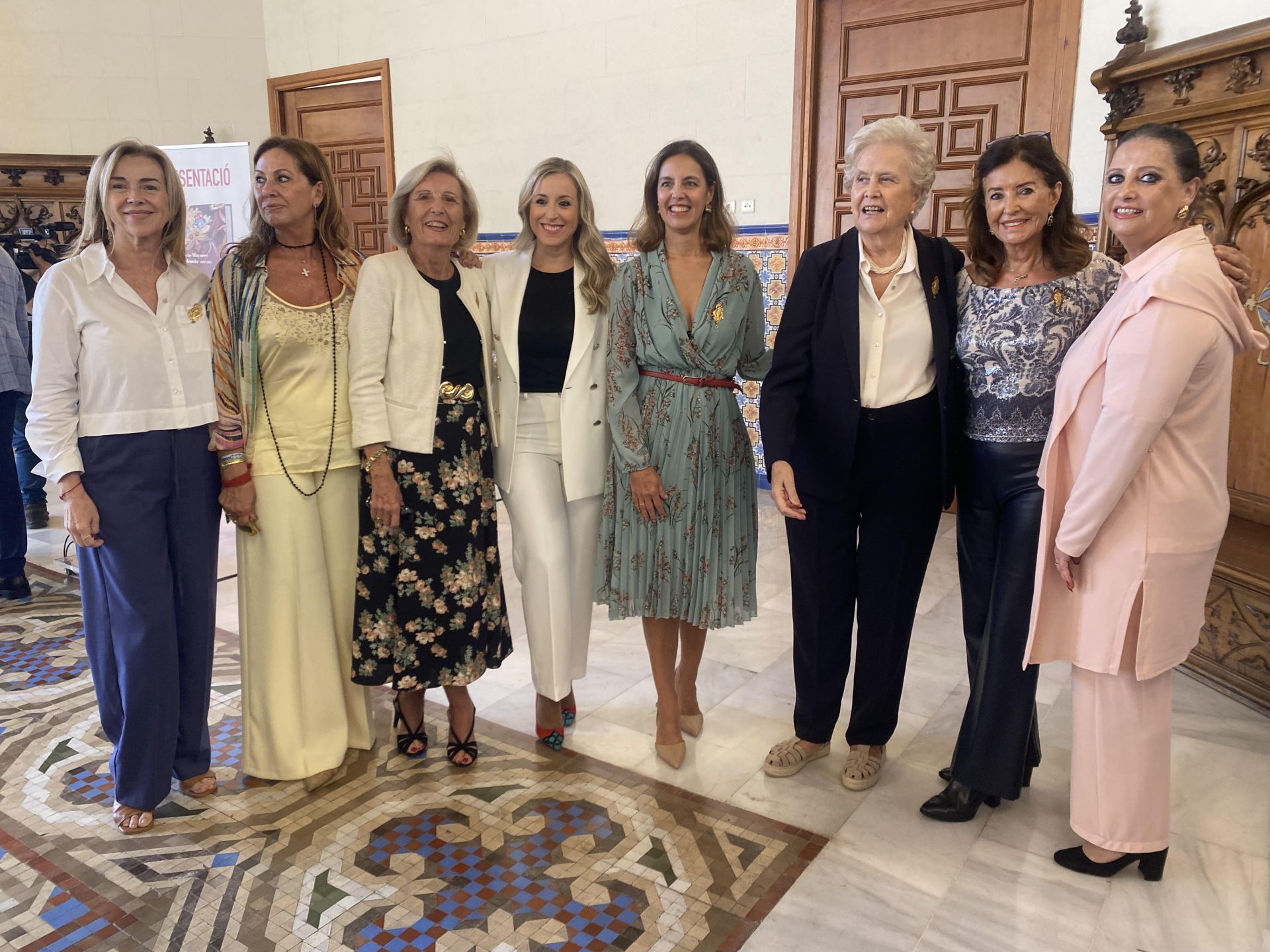 FOTOS | Las falleras mayores de Valencia se reúnen en el Palacio de la Exposición