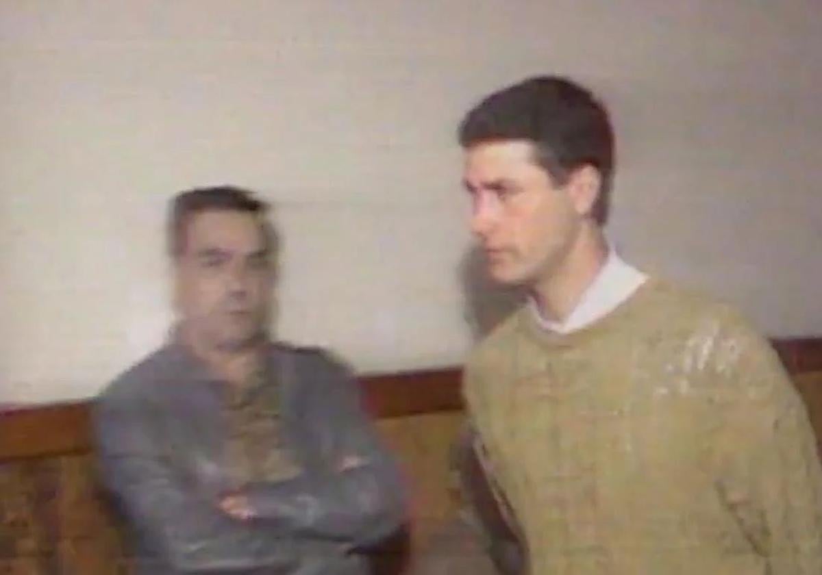 Antonio Anglés (derecha), el día que fue juzgado por secuestrar a una joven en Catarroja.