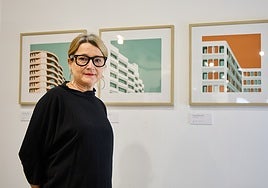 Virginia Lorente, en la exposición con sus obras en la libería Bangarang.