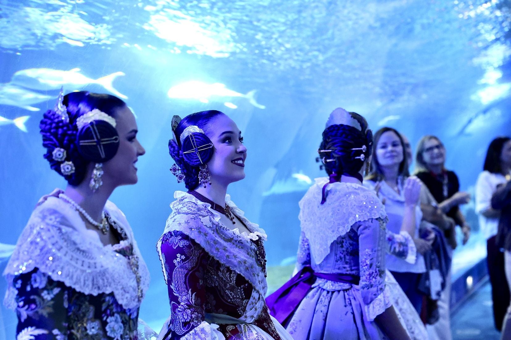 Las candidatas a fallera mayor de Valencia visitan l&#039;Oceanogràfic