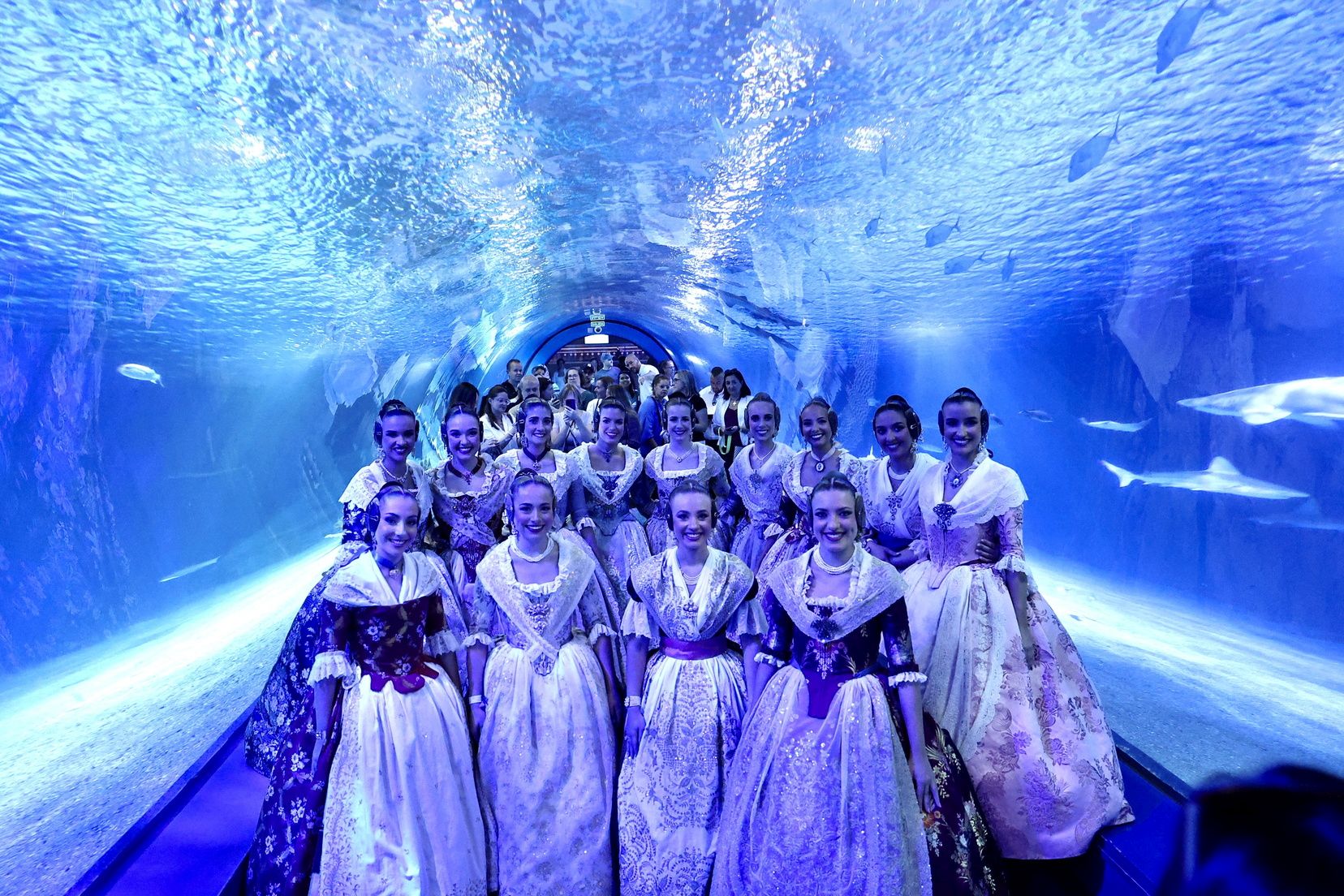 Las candidatas a fallera mayor de Valencia visitan l&#039;Oceanogràfic