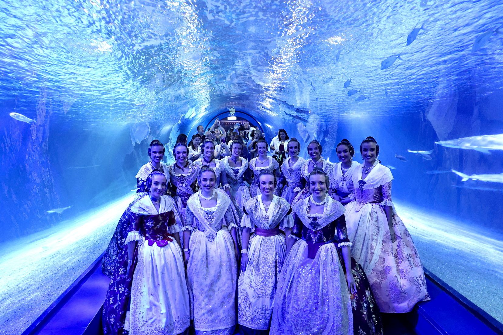 Las candidatas a fallera mayor de Valencia visitan l&#039;Oceanogràfic