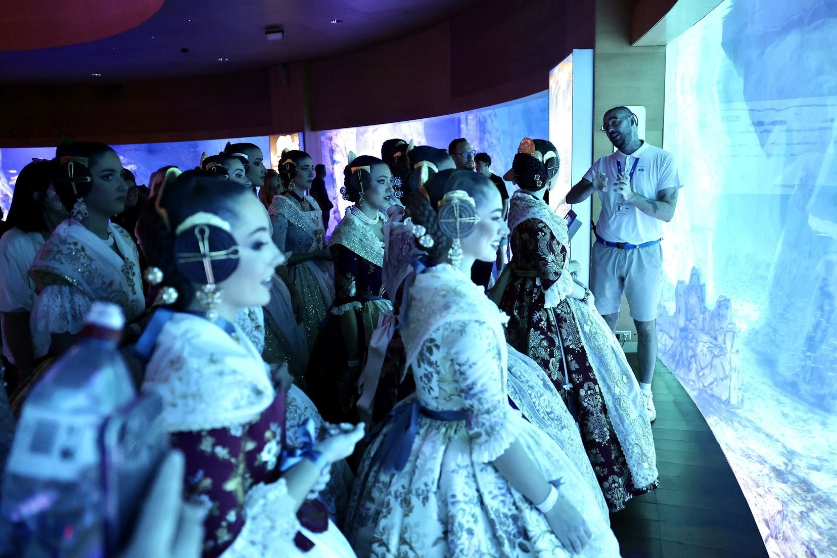 Las candidatas a fallera mayor de Valencia visitan l&#039;Oceanogràfic