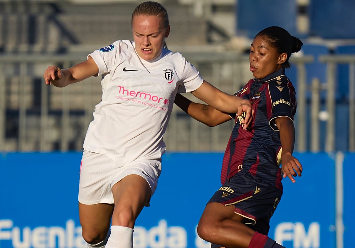 Un lance del partido entre el Madrid CFF y el Levante.