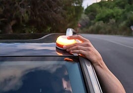 Luz de emergencia V16 conectada.