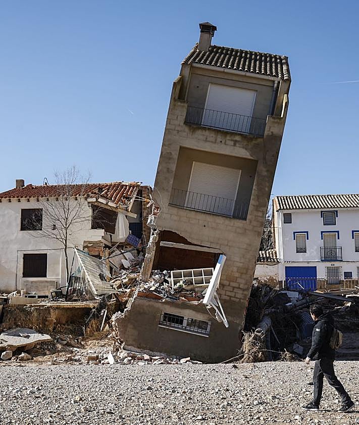 Imagen secundaria 2 - Requena, pendiente del inicio de las grandes obras de reconstrucción