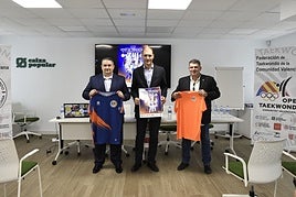 Organizadores y dirigentes, en la presentación.