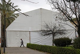 Carpa instalada en Valencia en las Fallas de 2025.