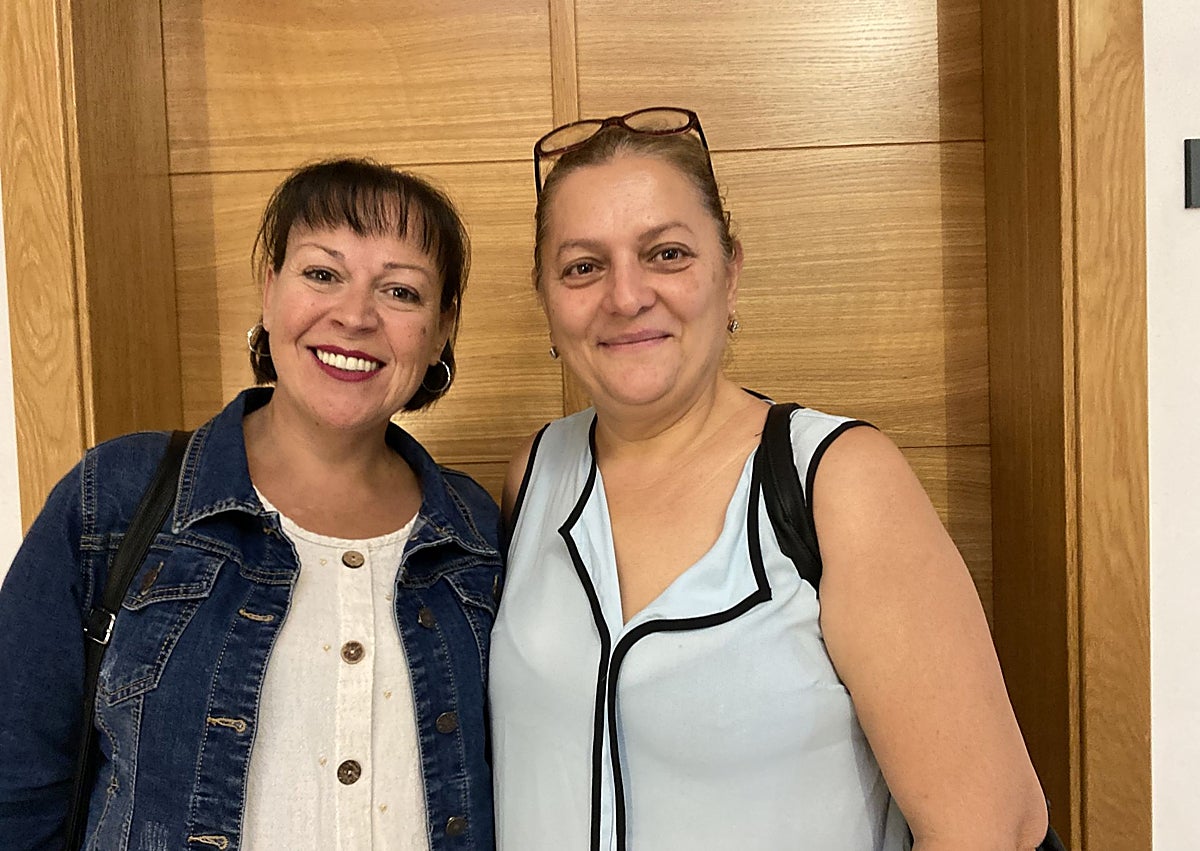Imagen secundaria 1 - Andrea y Jonhatan, que abrirán la panadería ecológica en Ruzafa; Beatriz Millán, que pondrá una panadería en el Mercado de Castilla, Hamest Rafael (d) que ampliará su parada de hamburguesas caseras y abajo, Rosalía, que venderá productos argentinos en el Mercado de Jerusalén.
