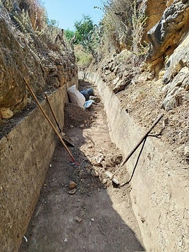 Limpieza del canal de protección.