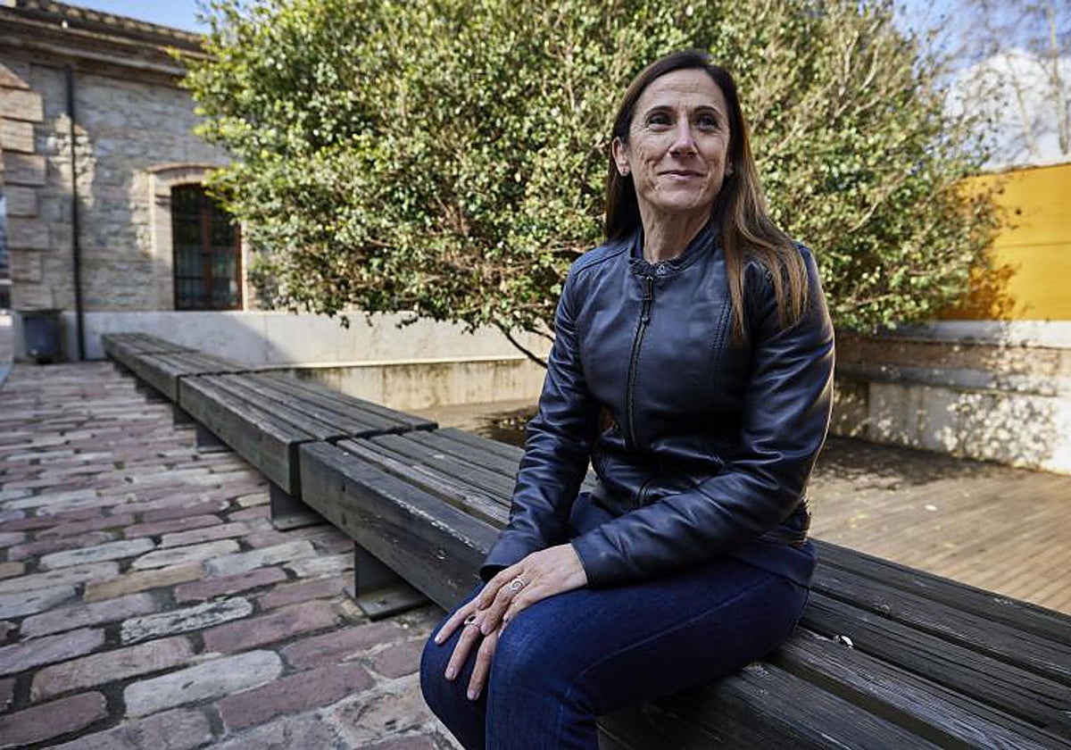 Almudena Muñoz posa en La Petxina, donde estuvo trabajando como administrativa.