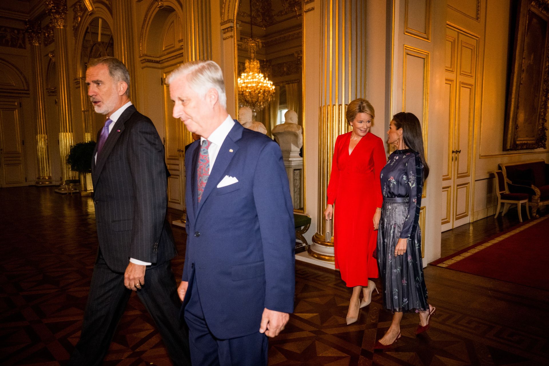FOTOS | Letizia deslumbra en Bruselas con un impecable &#039;look&#039; en homenaje a Armani