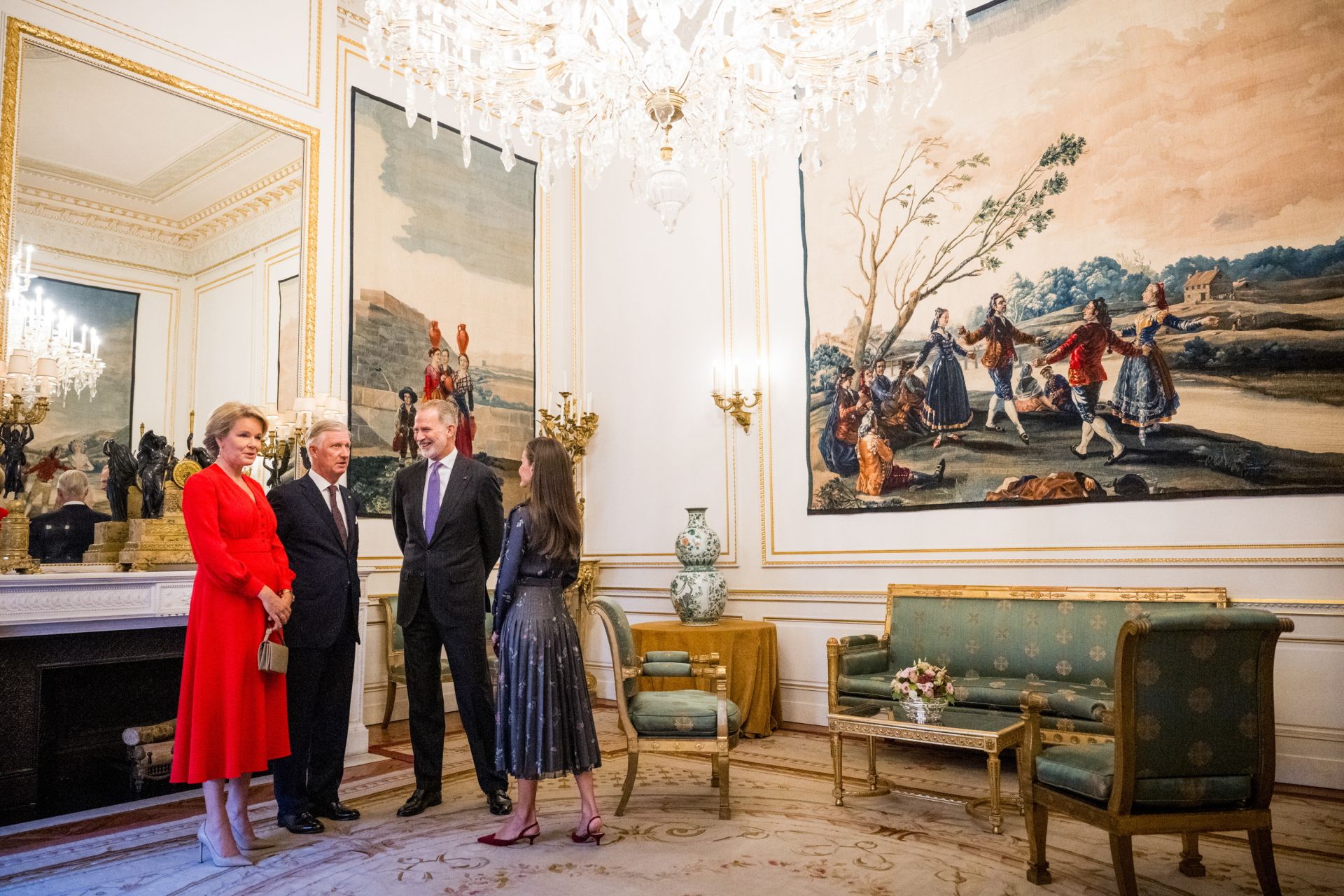 FOTOS | Letizia deslumbra en Bruselas con un impecable &#039;look&#039; en homenaje a Armani