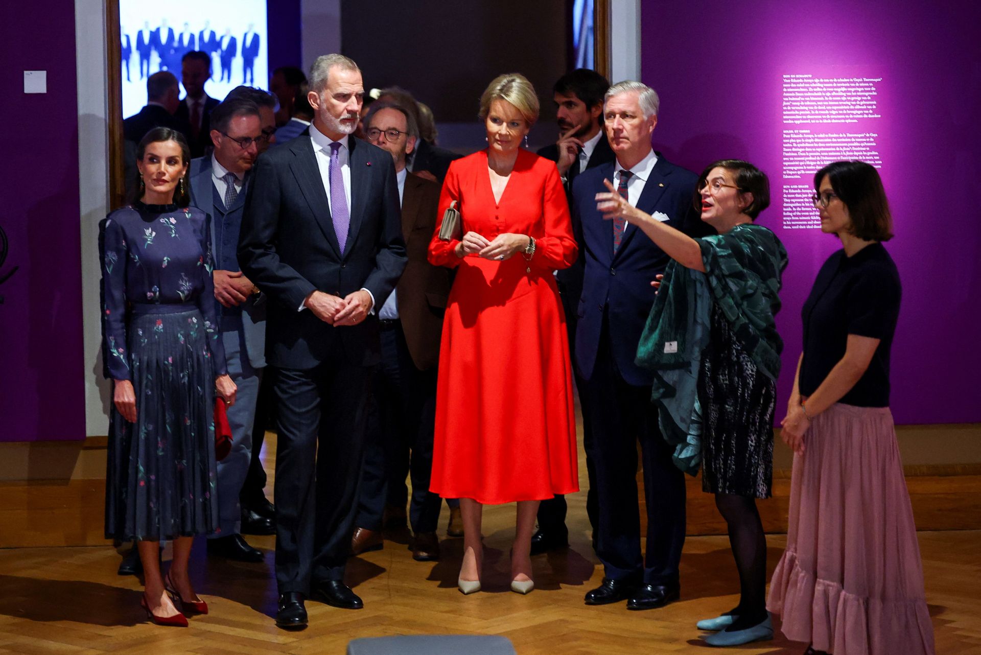 FOTOS | Letizia deslumbra en Bruselas con un impecable &#039;look&#039; en homenaje a Armani