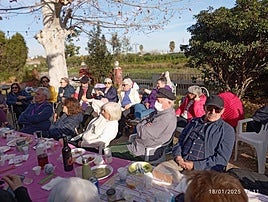 Miembros de la cooperativa, durante una comida.