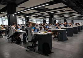 Empleados en una oficina.