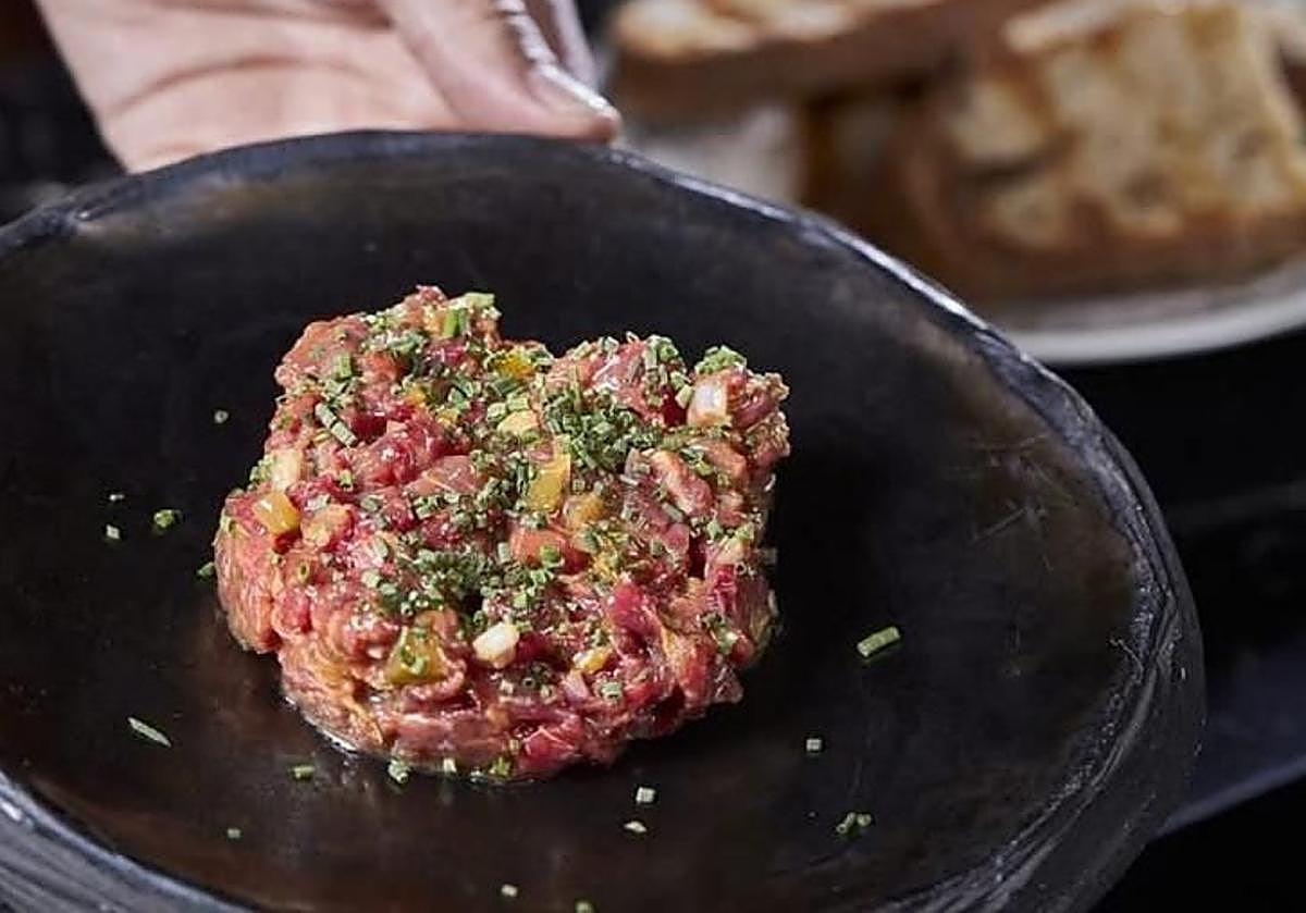 Un plato de Steak Tartar en una imagen de archivo.
