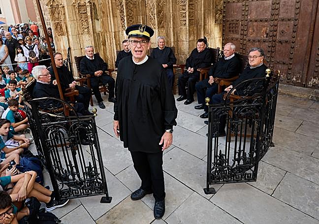 Las llamadas a los denunciantes se repiten dos veces por cada acequia.