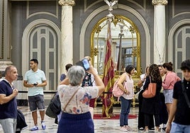 Fotos de la exposición de la Real Senyera en el Salón de Cristal del Ayuntamiento de Valencia
