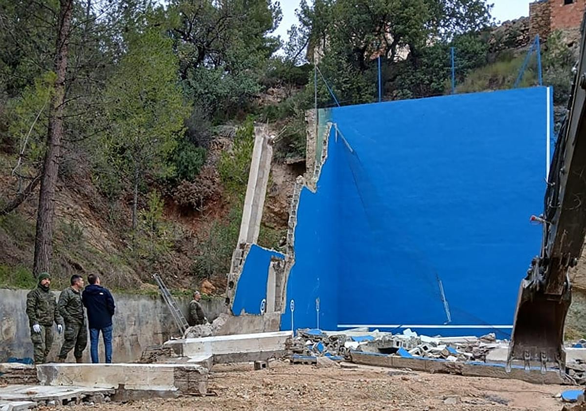 Desperfectos en el polideportivo.