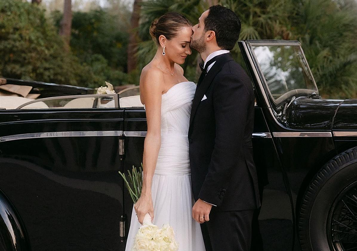 Imagen principal - Arriba, Julia Baixauli y Borja Borredá. A la izquierda, Juan Camilo Montero y Laura Caicedo en el hotel Westin. A la derecha, Andrea Soler Ferre y Benoit Longeon. 