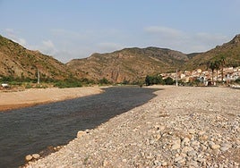 Riberas del río Turia tras la limpieza en Gestalgar.