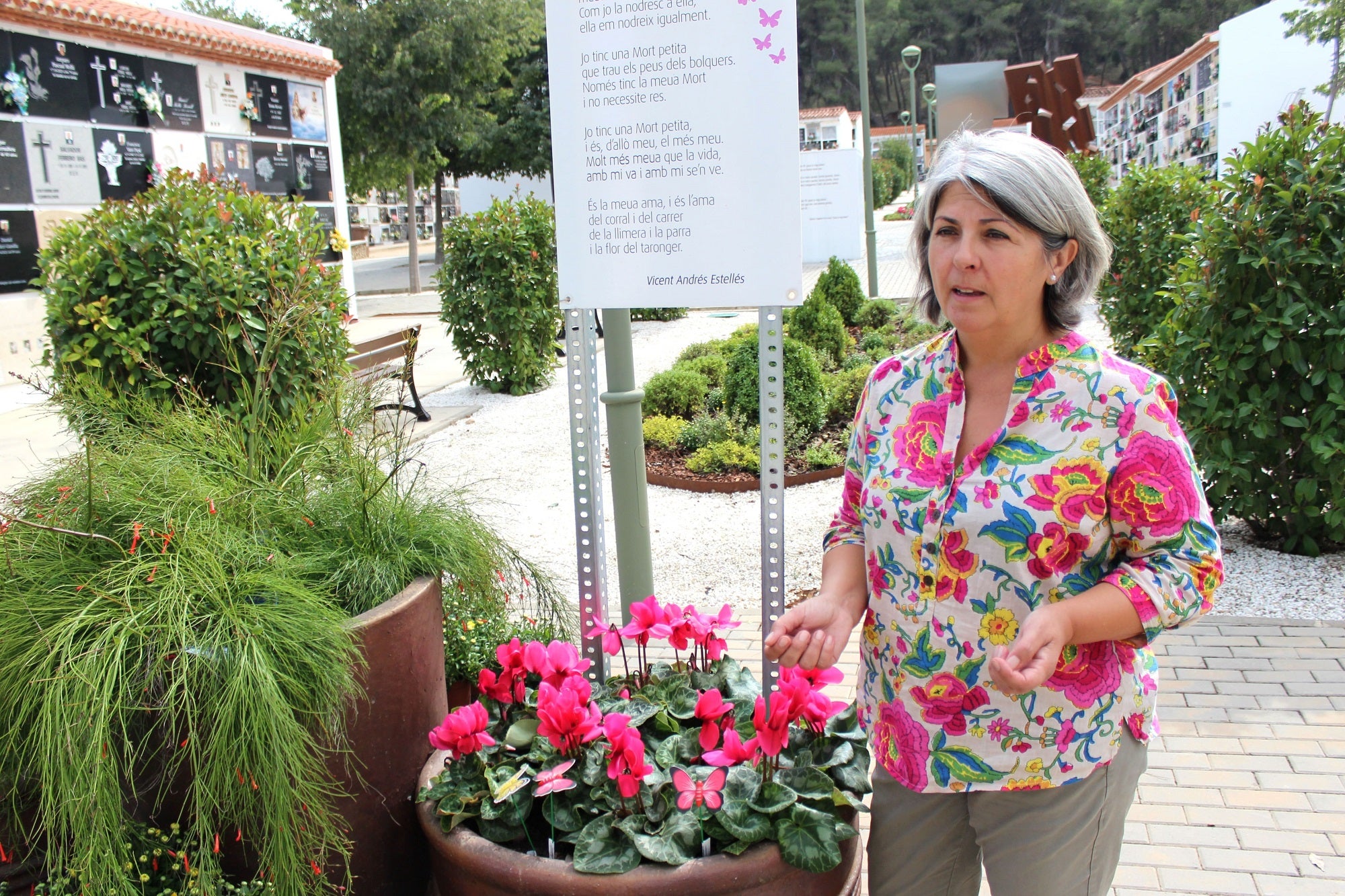 La concejala del área, en la conmemoración del año pasado en el Cementerio.