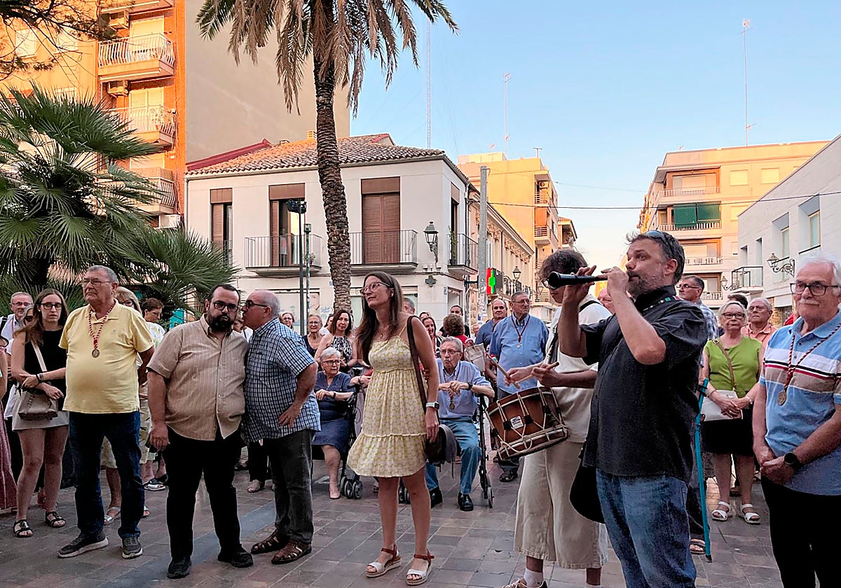 Pepe, Boro, María Amparo, Lluís y Pau, durante la interpretación de sus albaes en Benimaclet.