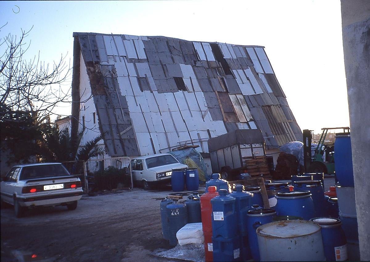 Imagen secundaria 1 - Ejemplos de la degradación de las barracas en las últimas décadas.