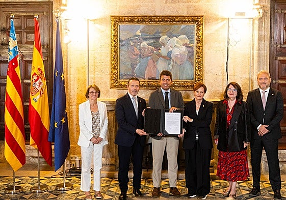 De izquierda a derecha: Eva Alcón, José Capilla, Carlos Mazón, Mavi Mestre, Amparo Navarro y Juanjo Ruiz.
