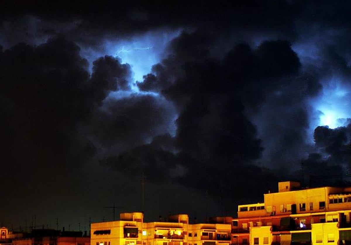 Nubes de tormenta en Valencia, en una imagen de archivo.