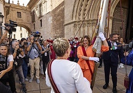 La Senyera a la salida de la Catedral el año pasado.