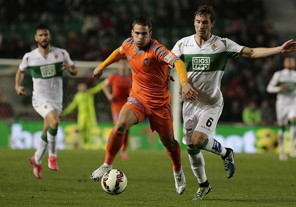 Tropi, en su debut con el Valencia ante el Elche.