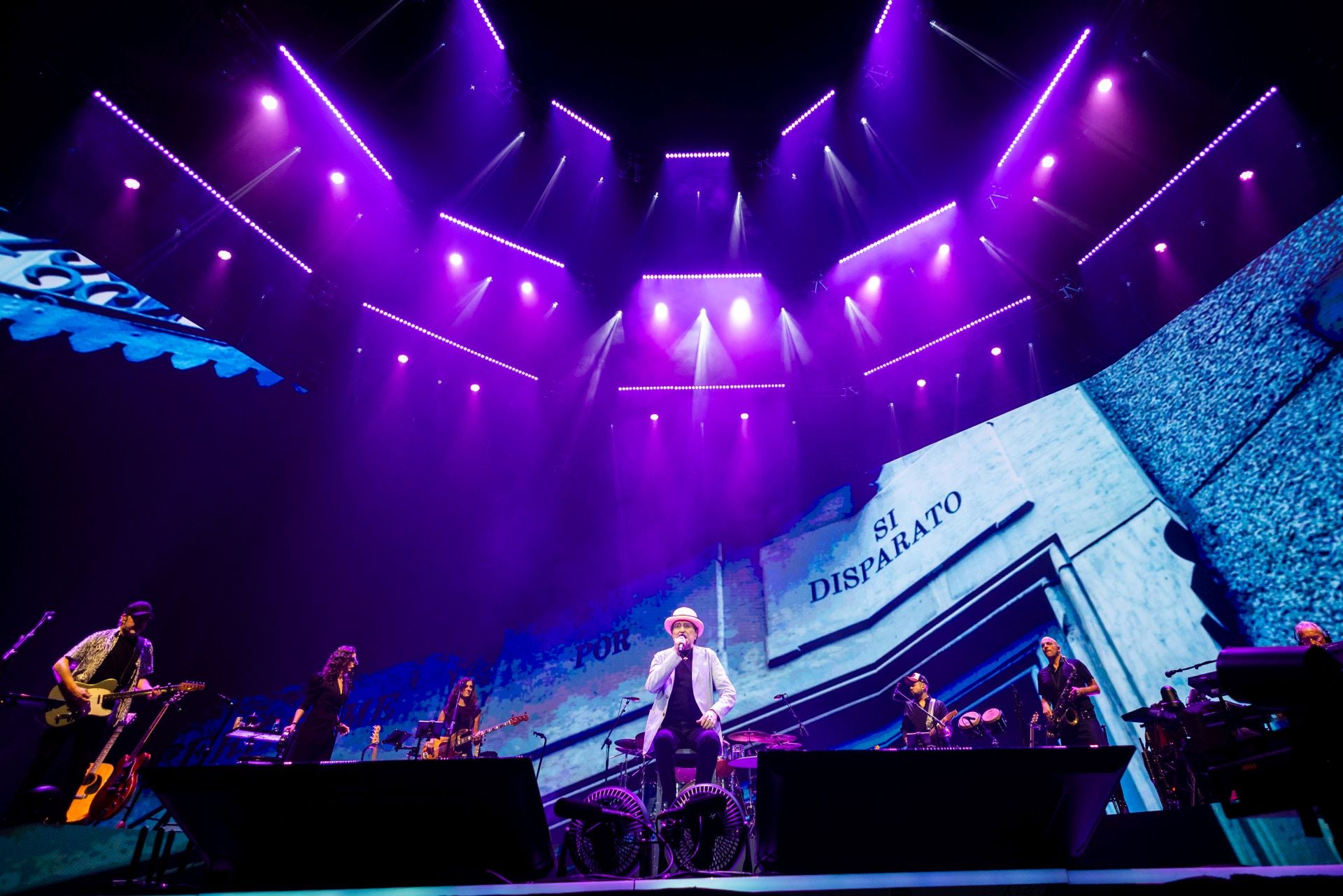 Sabina se despide de Valencia con el primero de tres conciertos de su gira final