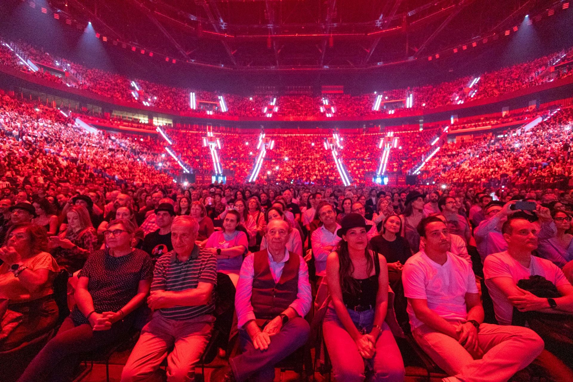 Sabina se despide de Valencia con el primero de tres conciertos de su gira final