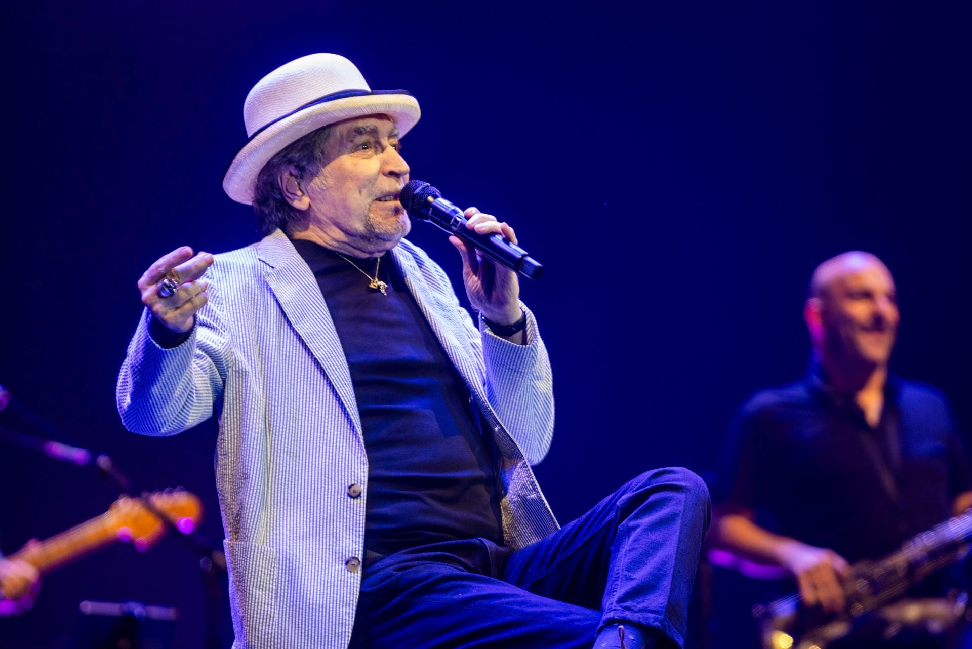 Sabina se despide de Valencia con el primero de tres conciertos de su gira final