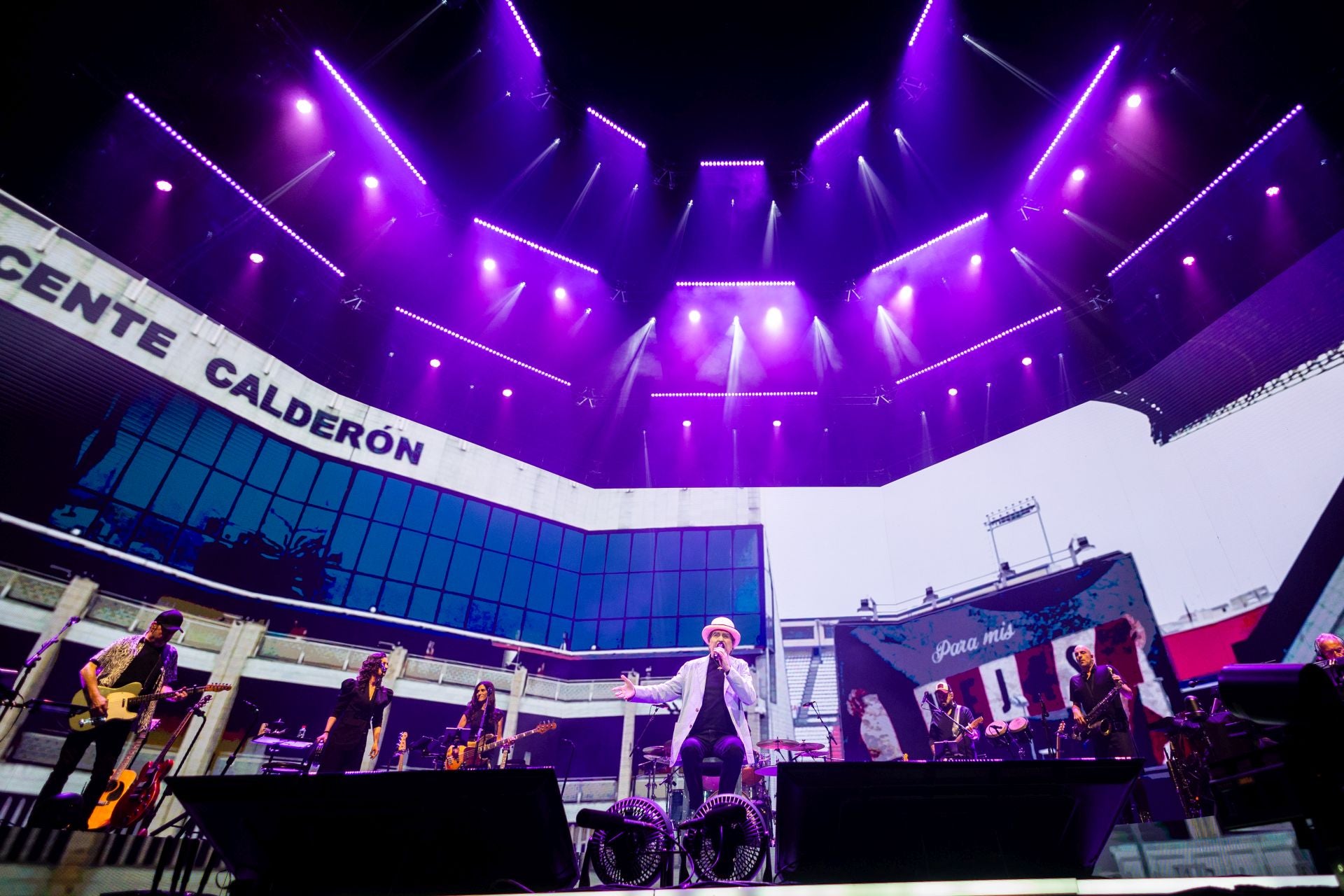 Sabina se despide de Valencia con el primero de tres conciertos de su gira final