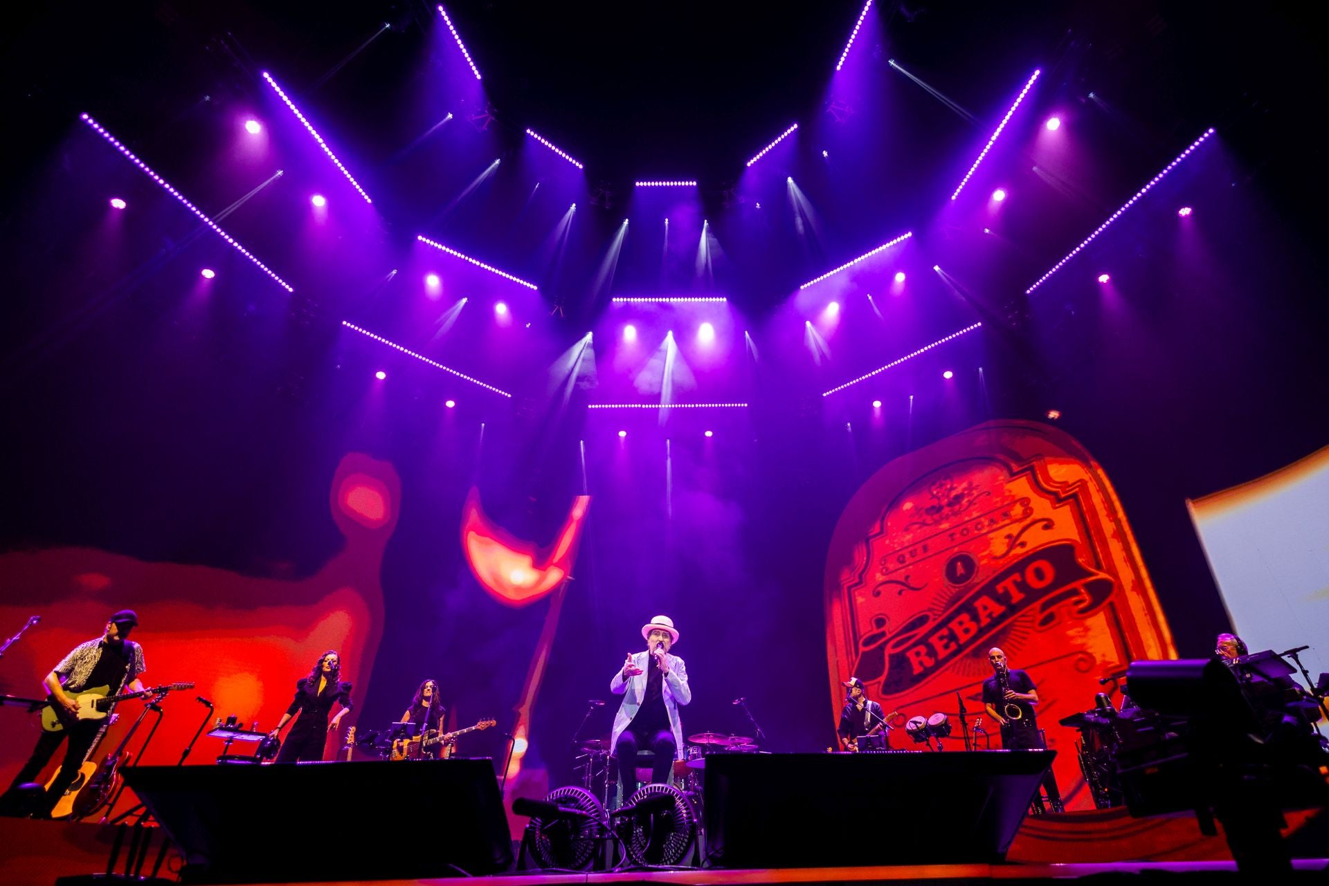 Sabina se despide de Valencia con el primero de tres conciertos de su gira final