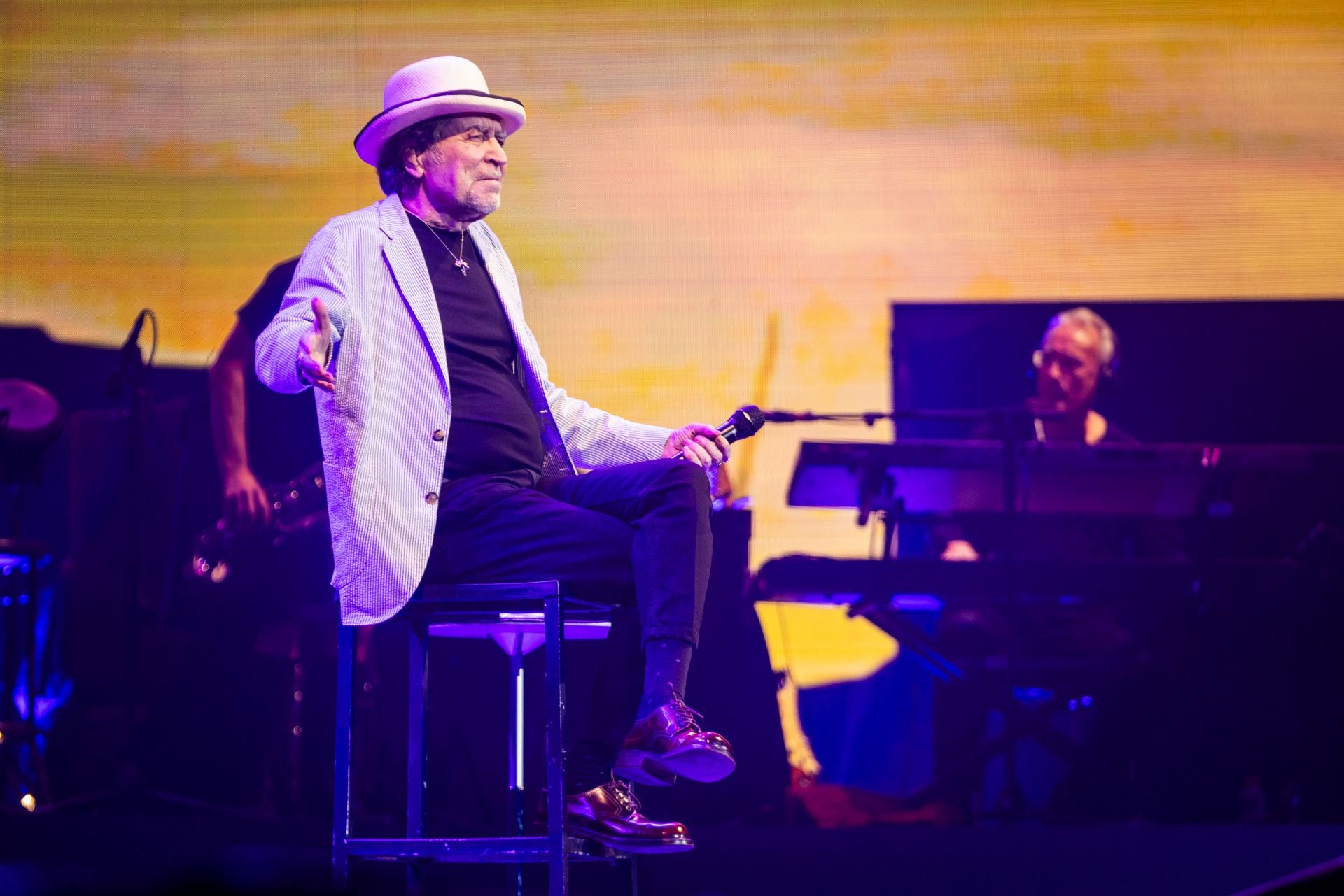 Sabina se despide de Valencia con el primero de tres conciertos de su gira final