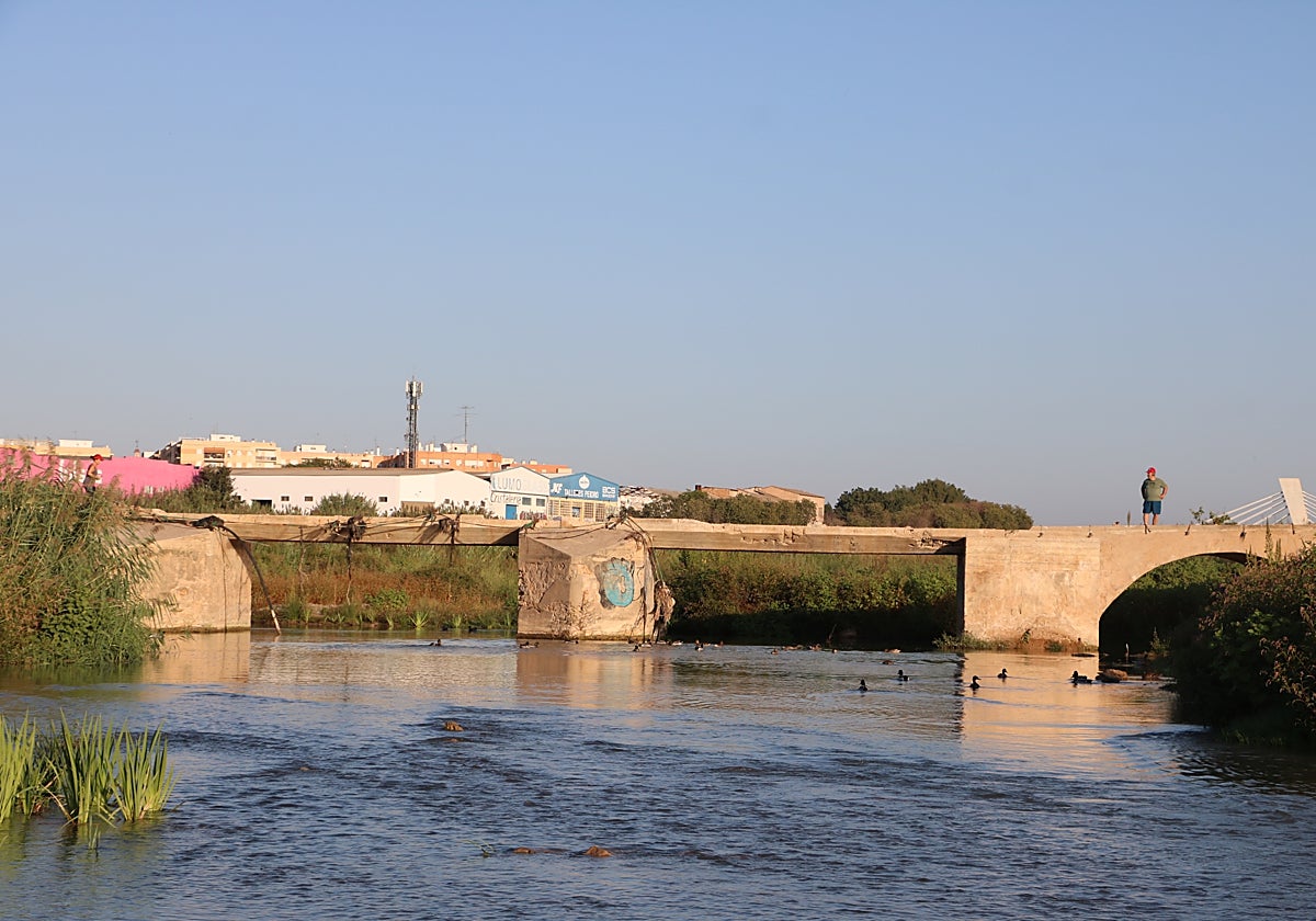 Estado actual del Puente Viejo y río Turia a su paso por Quart de Poblet.