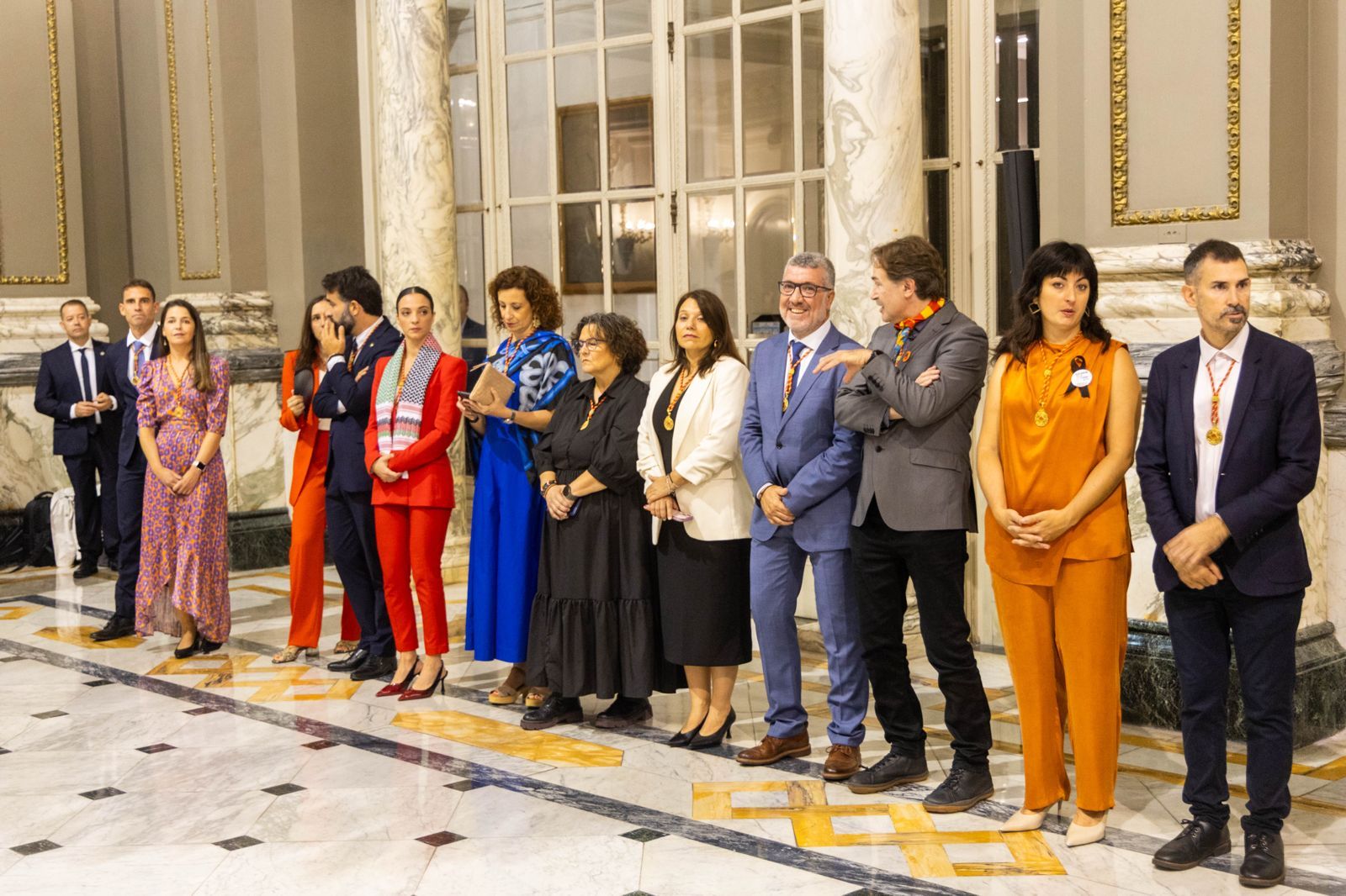 Fotos del pequeño acto en el Salón de Cristal para rendir homenaje a la Reial Senyera