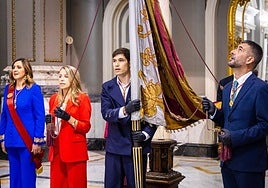 Acto en el Salón de Cristal para rendir homenaje a la Reial Senyera.