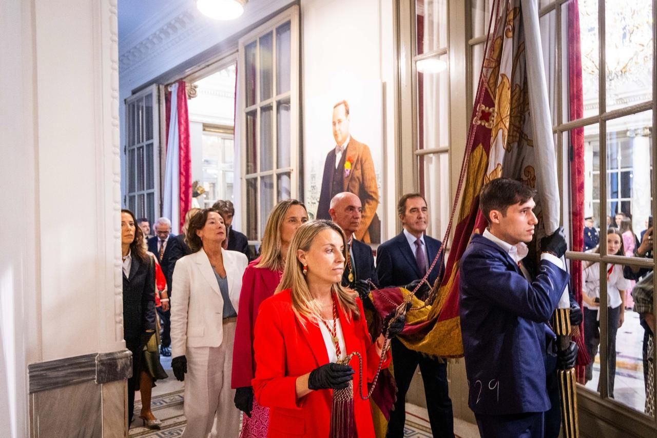 Fotos del pequeño acto en el Salón de Cristal para rendir homenaje a la Reial Senyera