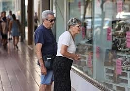 La brecha de género peina canas: cuánto cobra de menos una mujer en su pensión