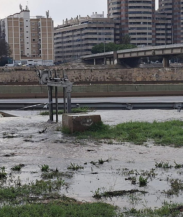 Imagen secundaria 2 - Agua acumulada en La Torre.