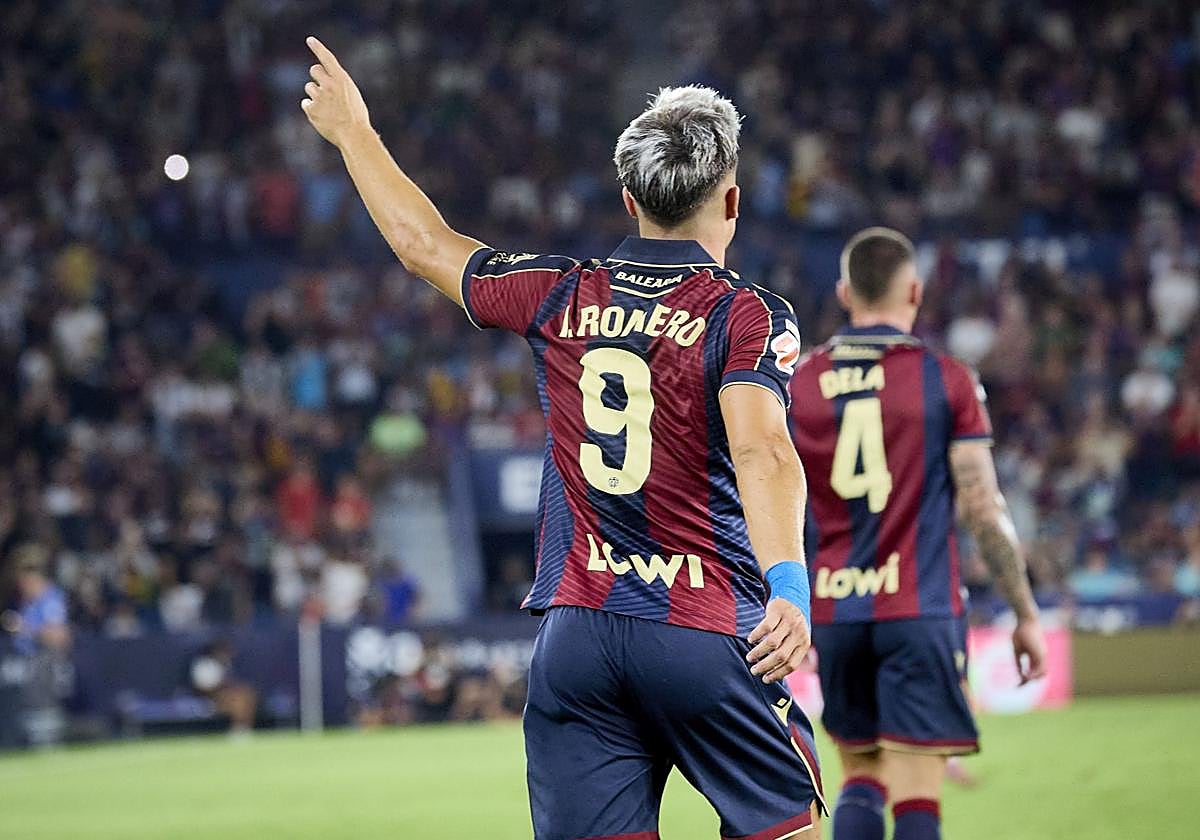 Iván Romero, celebrando uno de sus goles con el Levante.