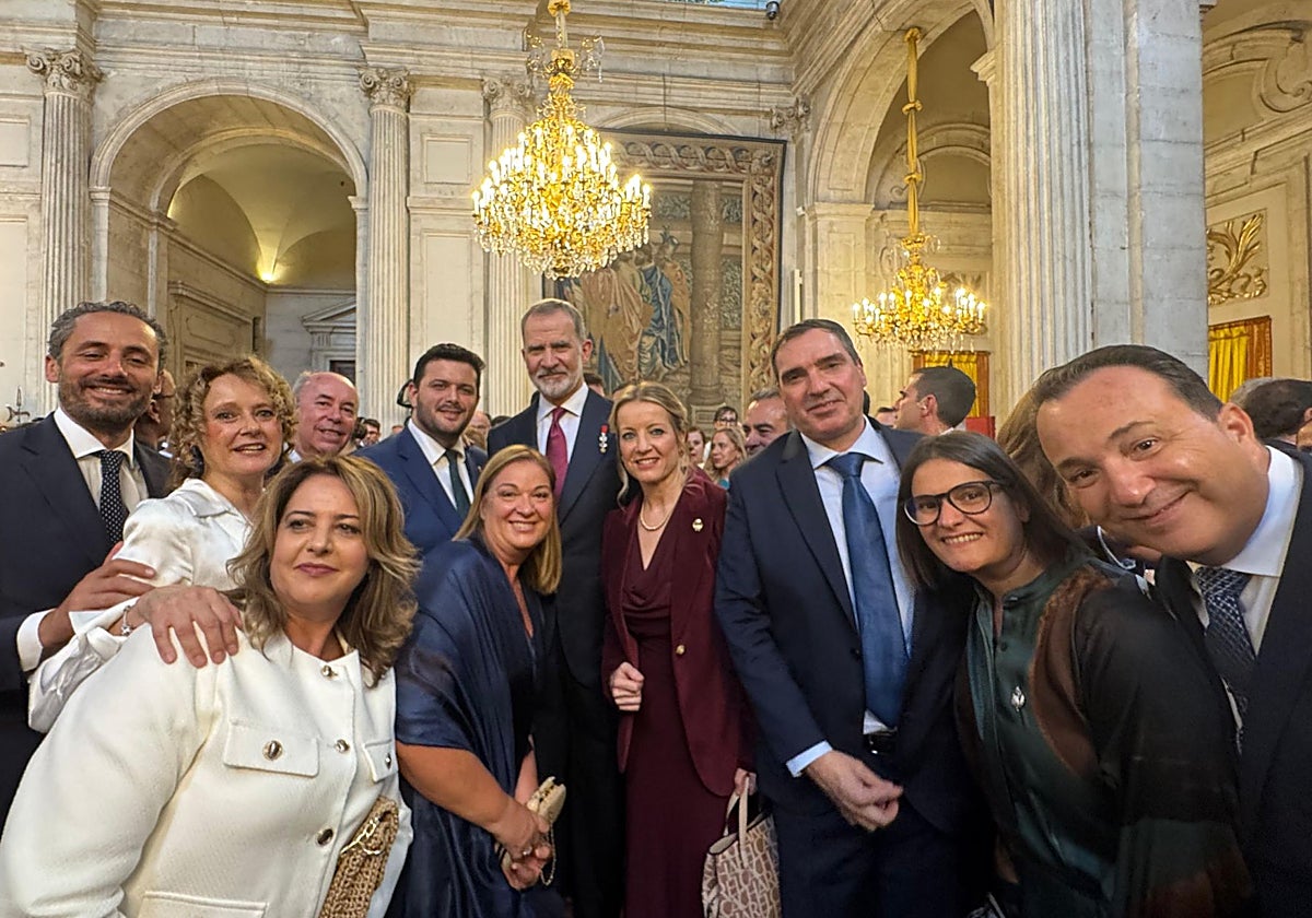 Alcaldes y alcaldesas con el Rey.