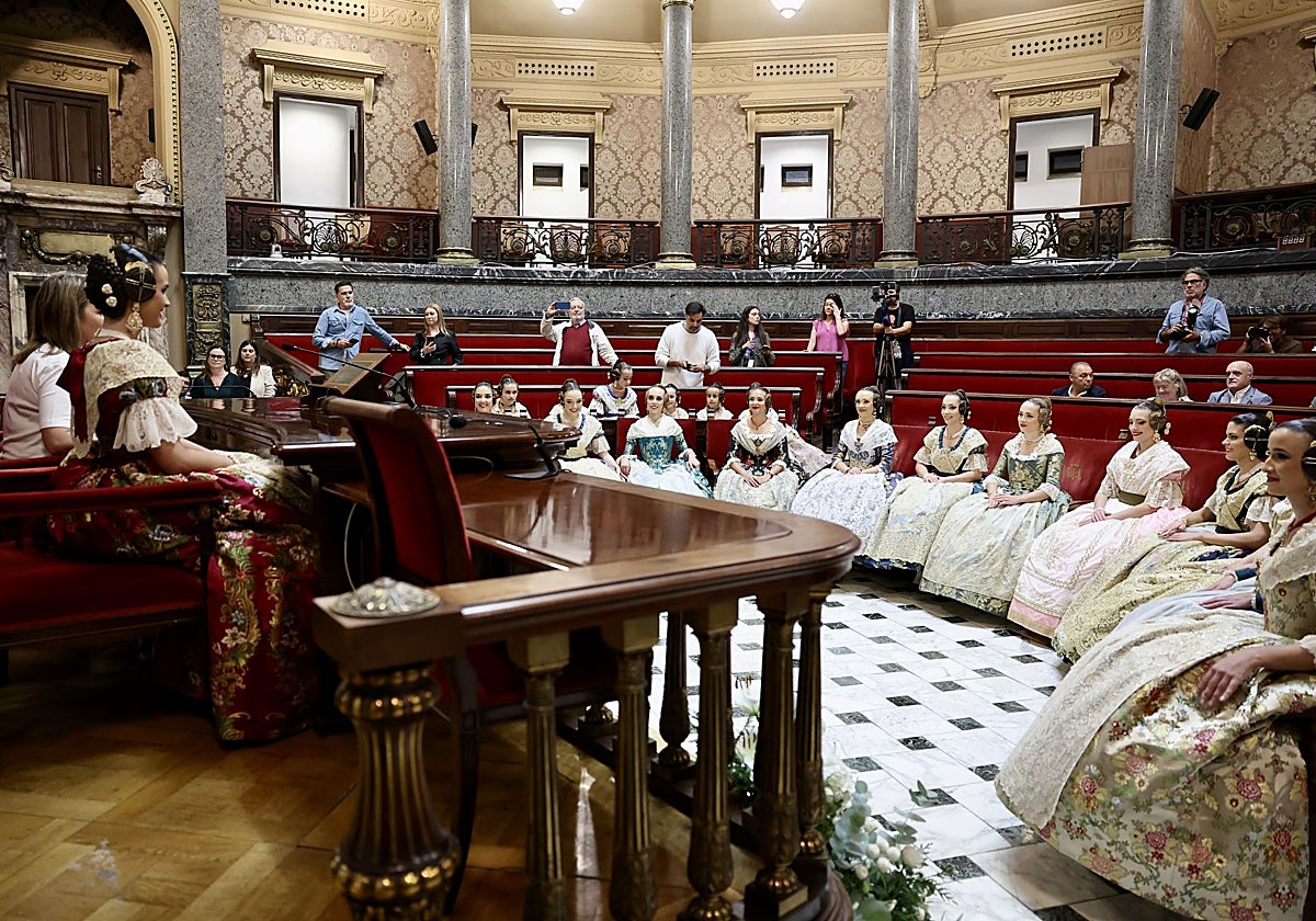 Ensayo de la proclamación, simulacro que realizó por sorteo la candidata Vega Archer, en el Hemiciclo.