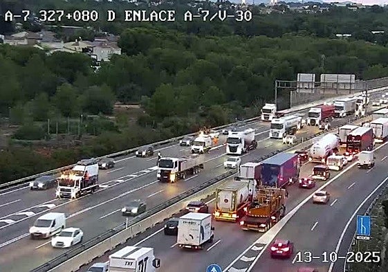 Atascos en la A-7 este lunes 13 de octubre.